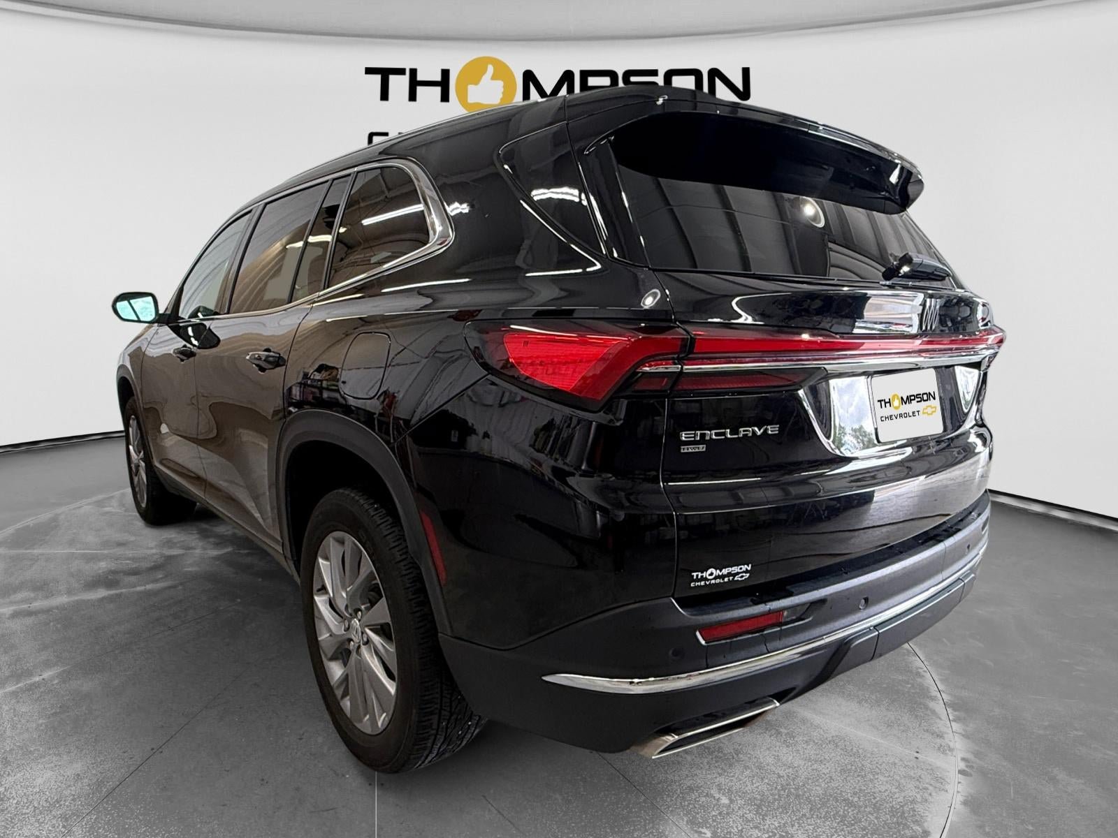Used 2025 Buick Enclave Preferred AWD/4WD image 3