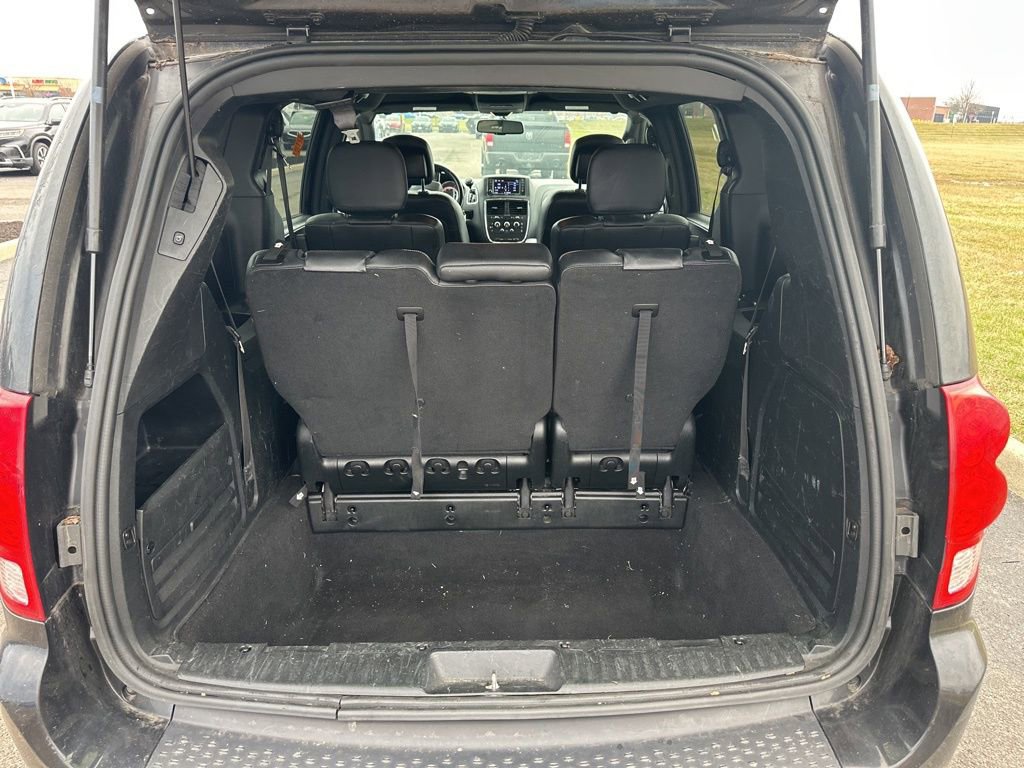 Used 2018 Dodge Grand Caravan SXT w/ Blacktop Package image 9