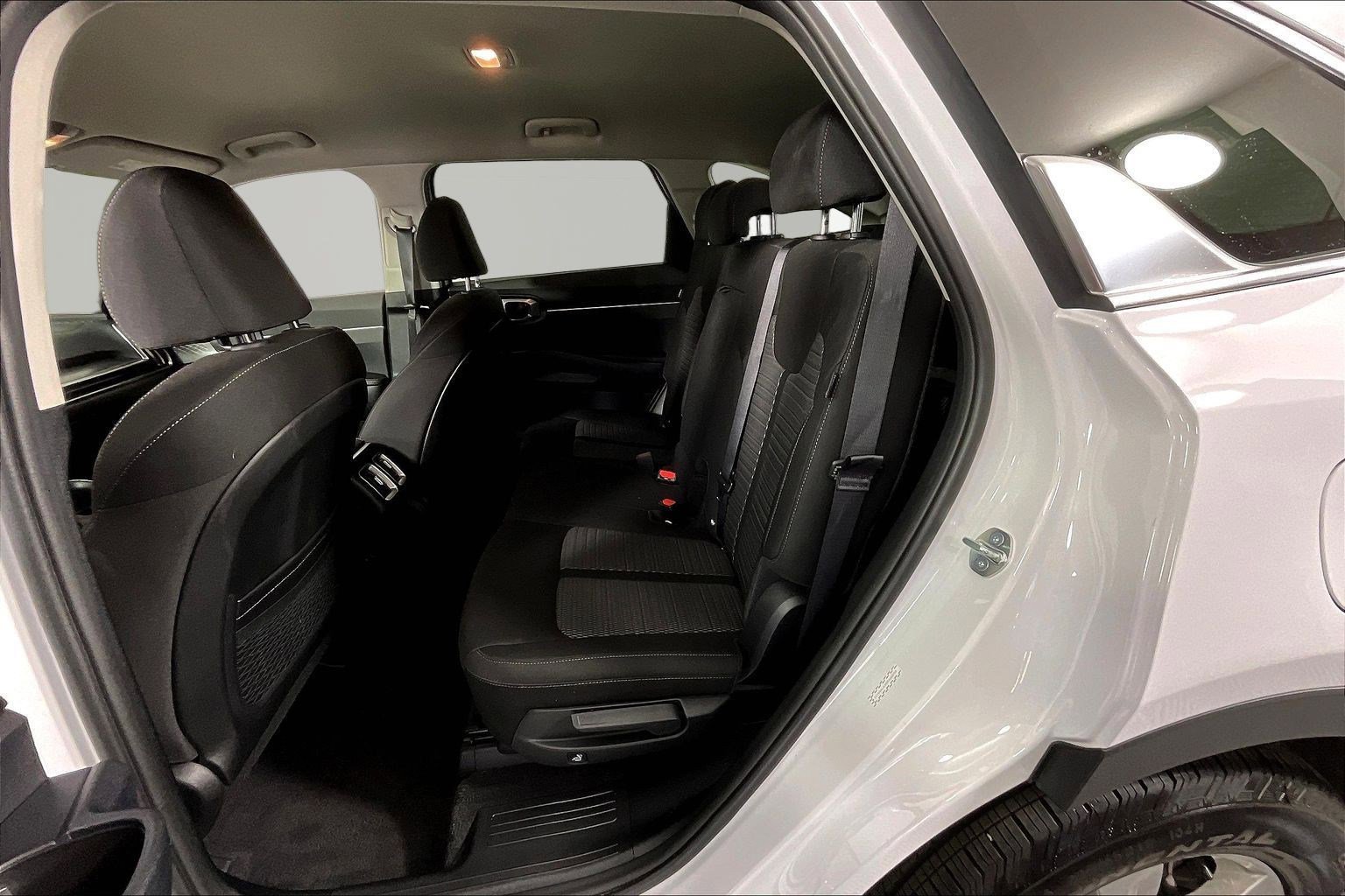 Certified 2025 Kia Sorento LX FWD image 22