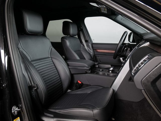 Certified 2025 Land Rover Discovery Dynamic SE AWD/4WD image 3