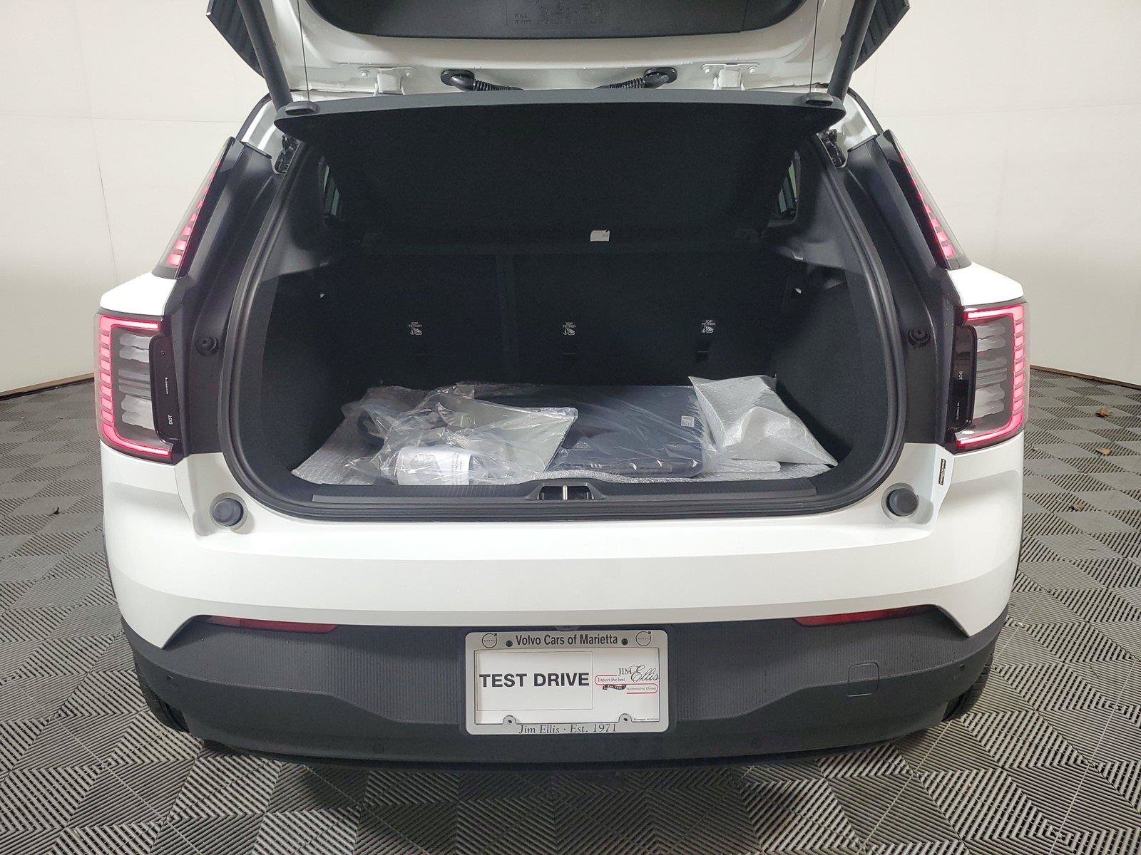 New 2026 Volvo EX30 Ultra AWD/4WD image 8
