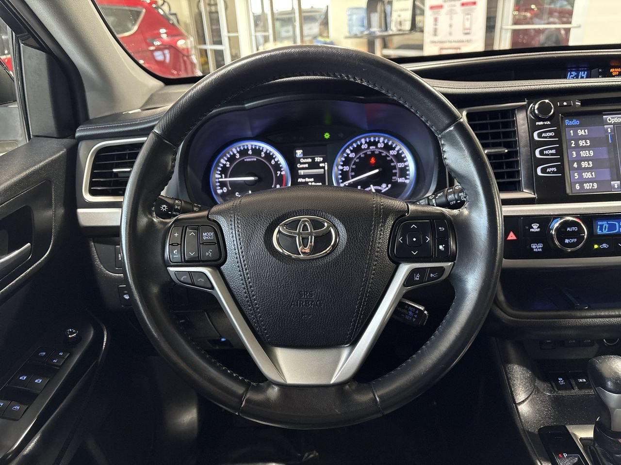 Certified 2019 Toyota Highlander SE FWD image 14