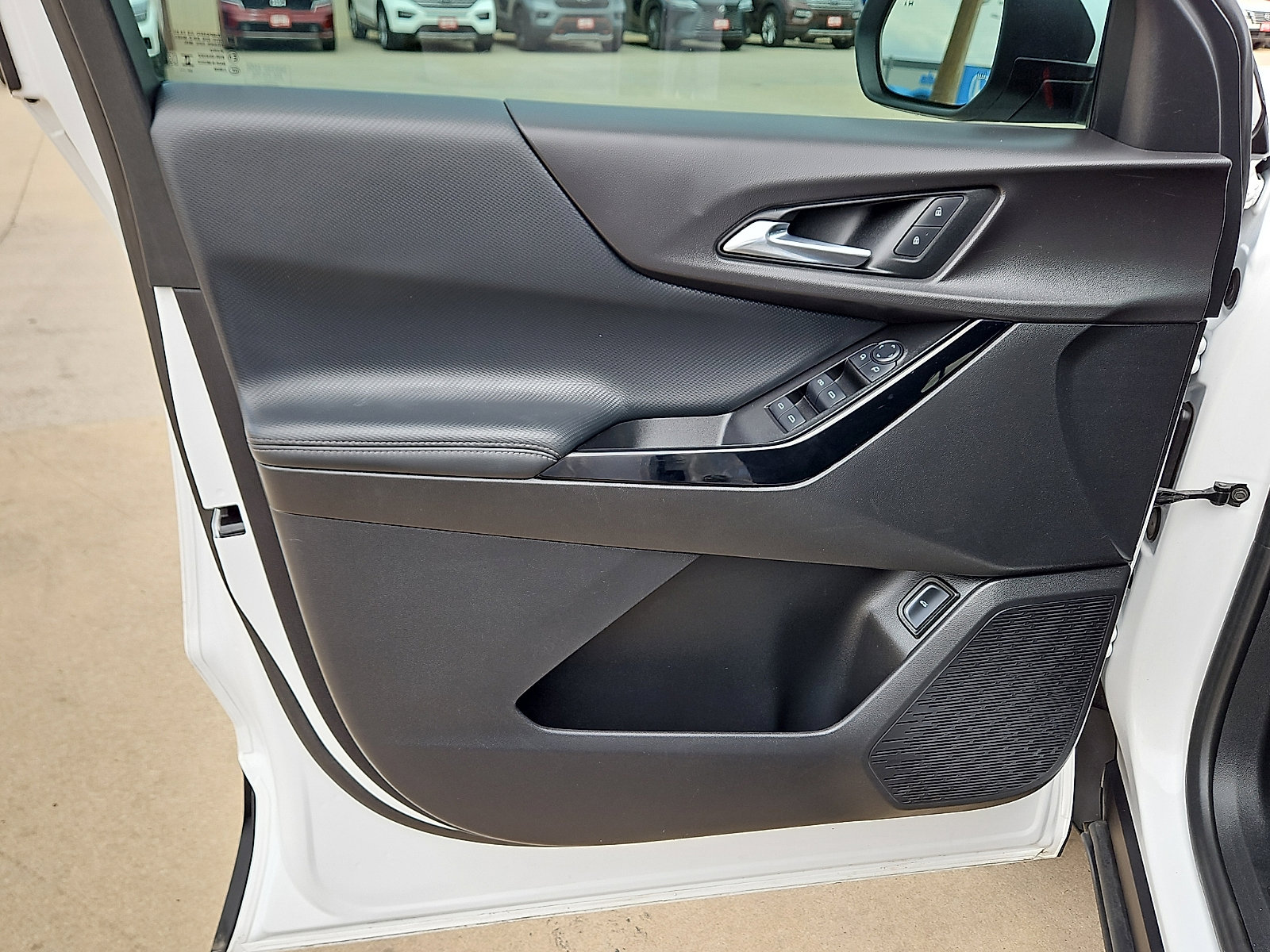 Used 2025 Chevrolet Equinox LT w/ Convenience Package II FWD image 12