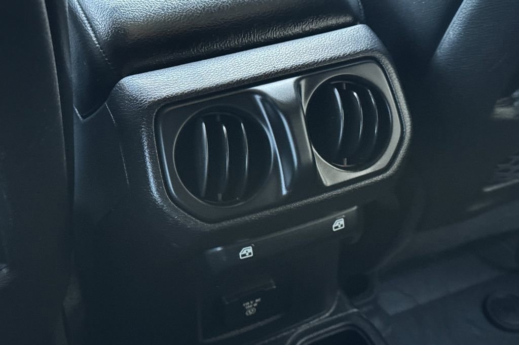 Used 2018 Jeep Wrangler Unlimited Rubicon image 15