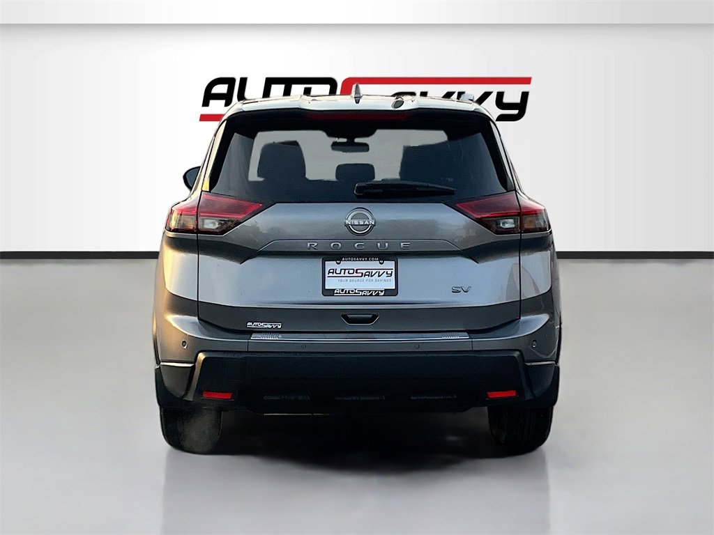 Used 2024 Nissan Rogue SV image 6