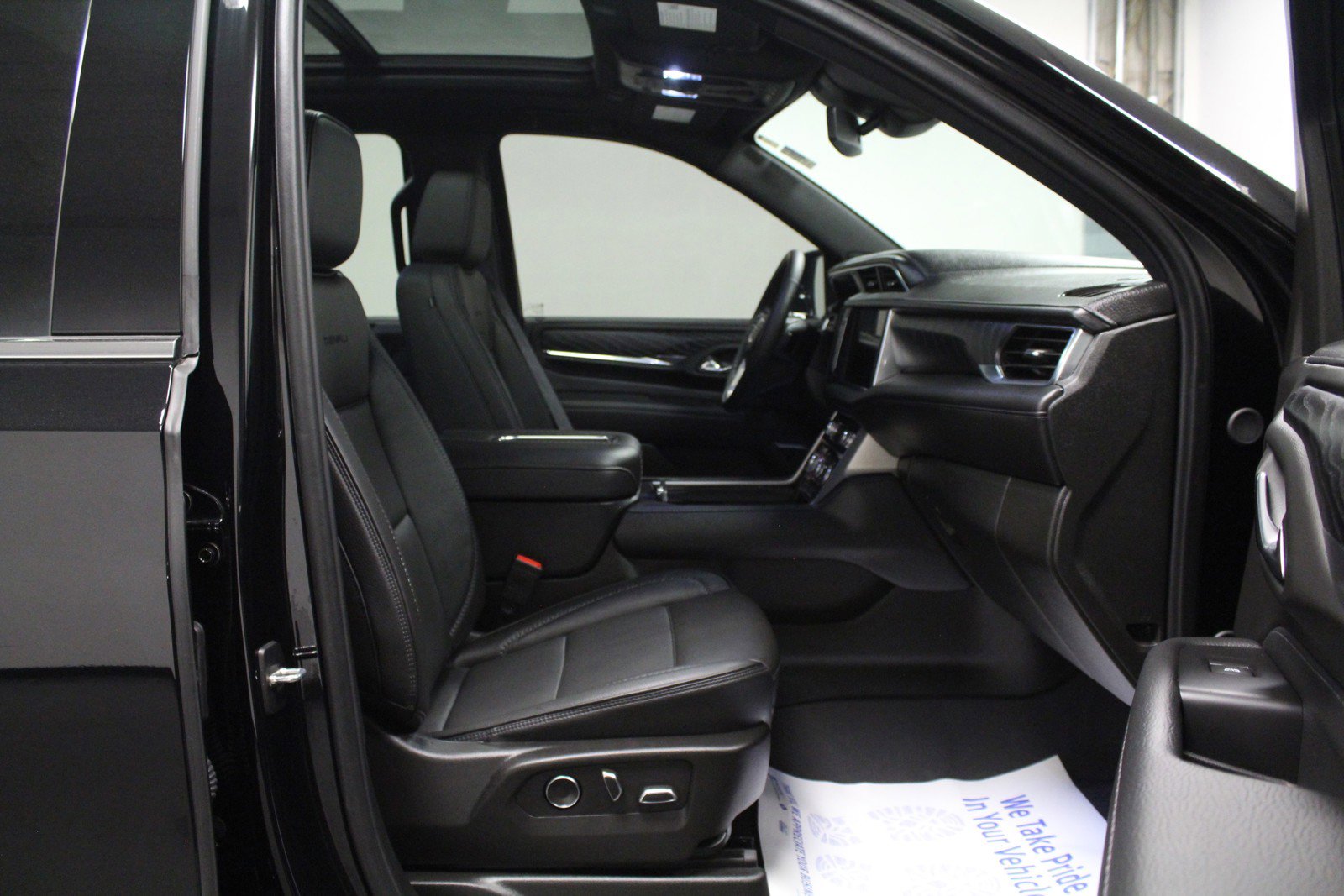 Used 2024 GMC Yukon XL Denali image 17