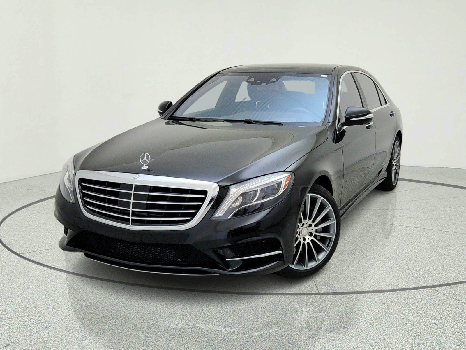 Used 2015 Mercedes-Benz S 550 4MATIC Sedan image 2