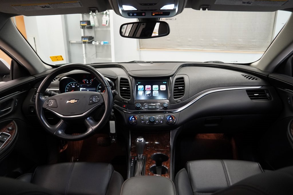 Used 2015 Chevrolet Impala LT w/ Convenience Package image 18