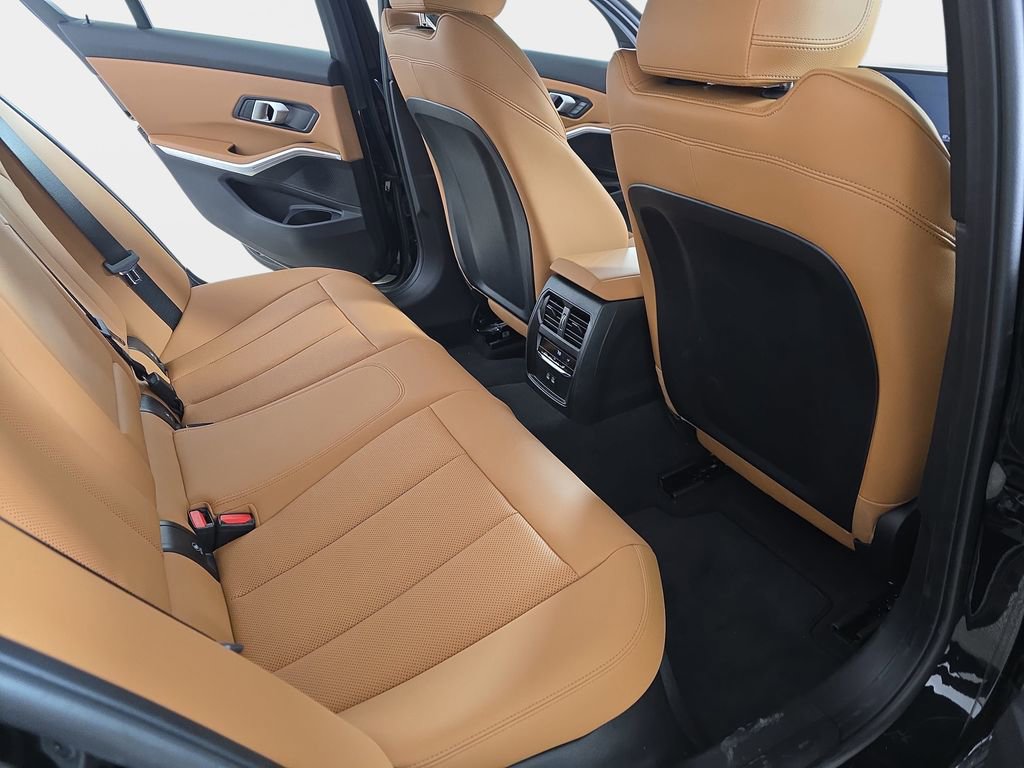 Used 2025 BMW 330i xDrive Sedan w/ Premium Package image 12