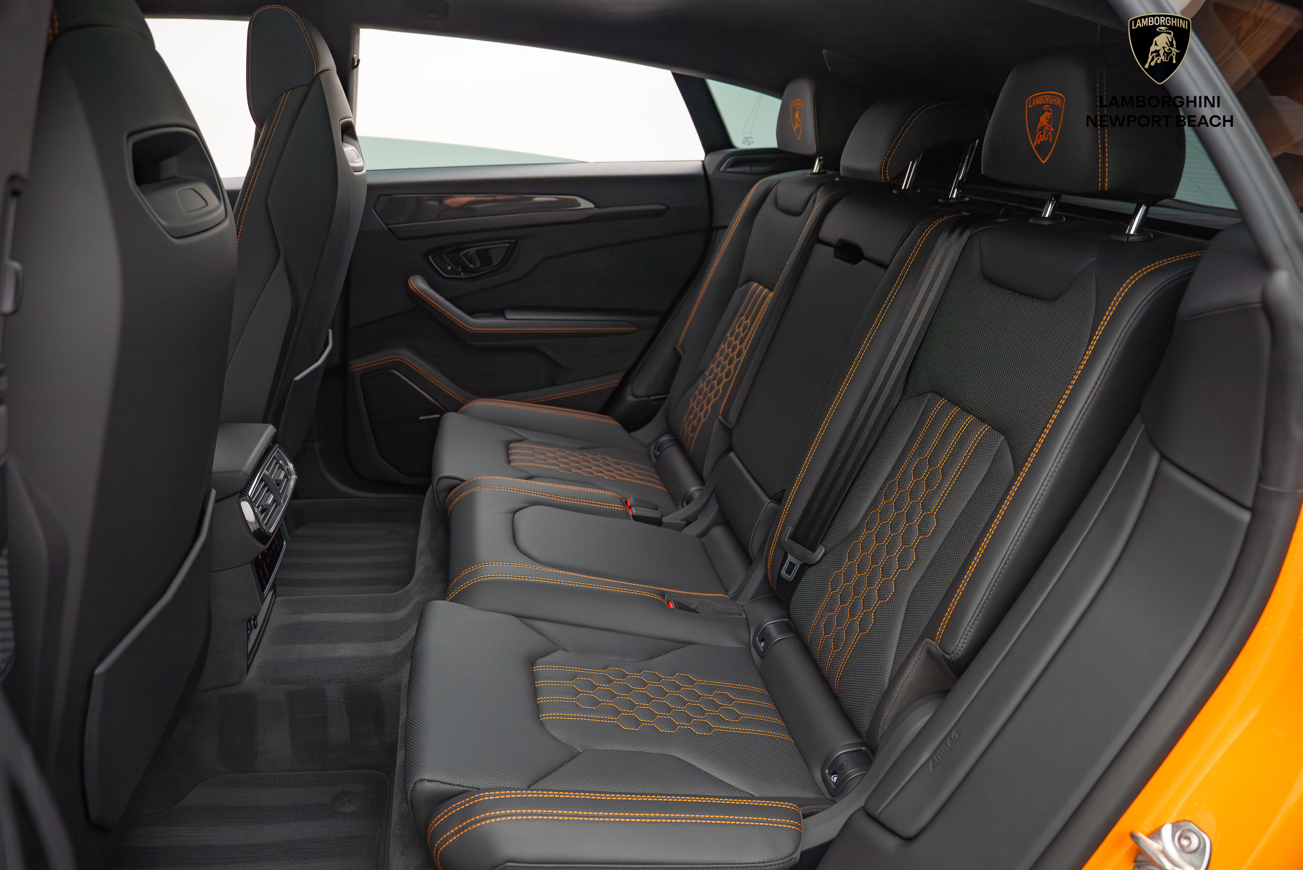 Used 2025 Lamborghini Urus SE AWD/4WD image 24