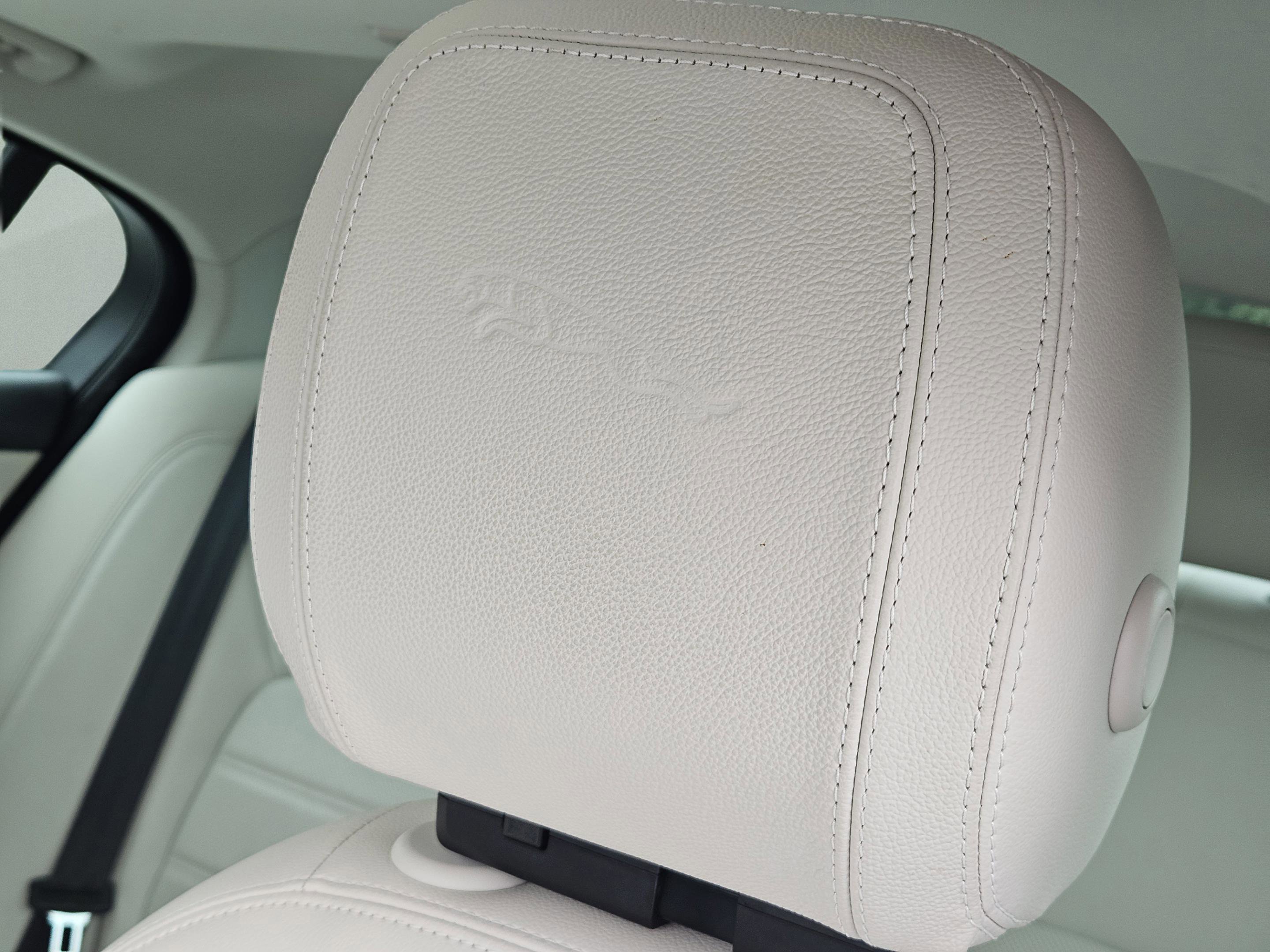 Used 2020 Jaguar XE S RWD image 17