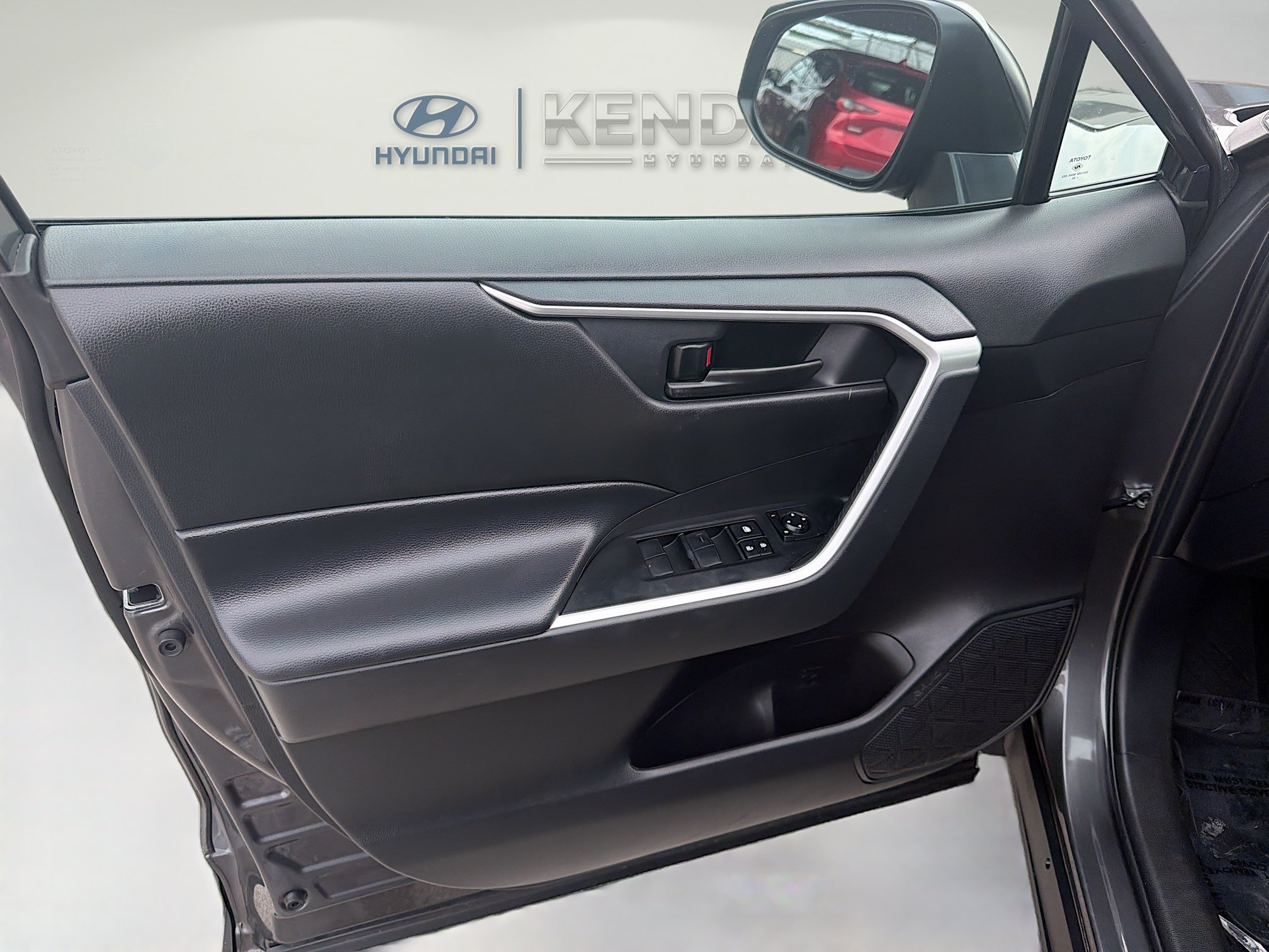 Used 2024 Toyota RAV4 LE FWD image 17