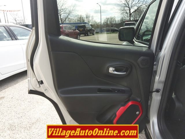 Used 2016 Jeep Renegade Trailhawk AWD/4WD image 30