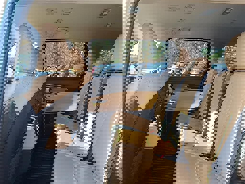 Used 2022 Kia Carnival LX image 9