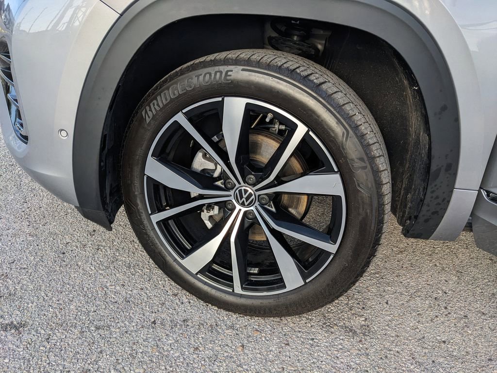 Used 2025 Volkswagen Atlas SEL Premium R-Line image 36