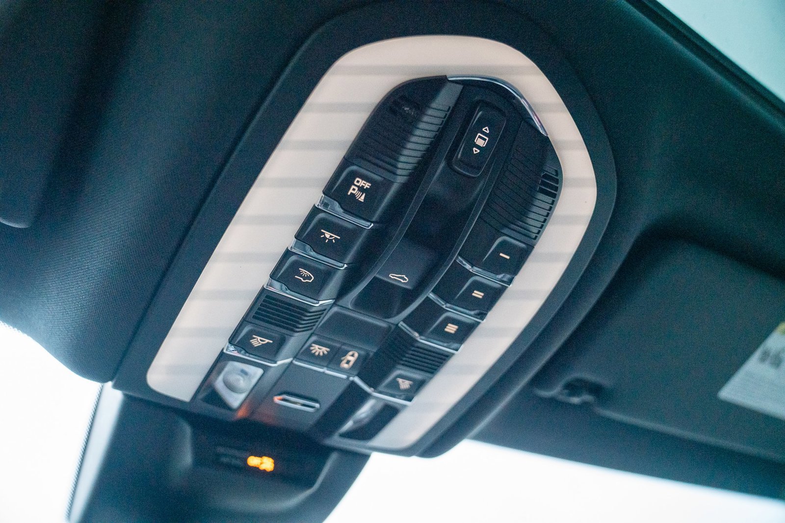 New 2026 Porsche Macan Turbo image 23