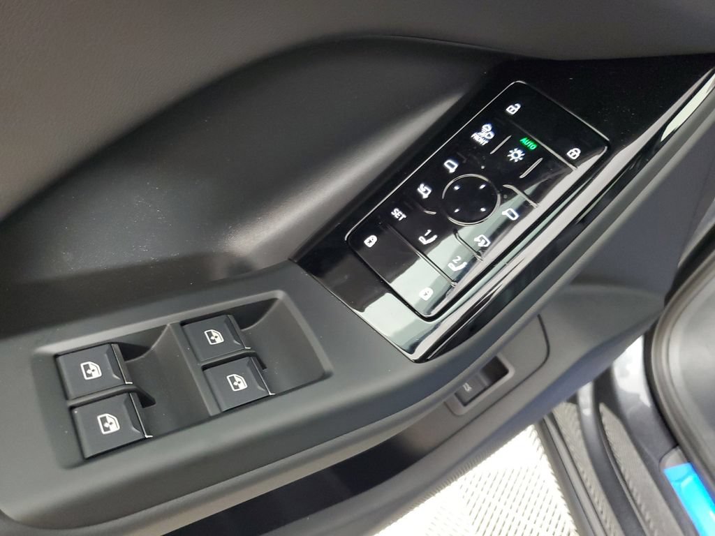 New 2027 Audi SQ6 e-tron Premium Plus AWD/4WD image 19