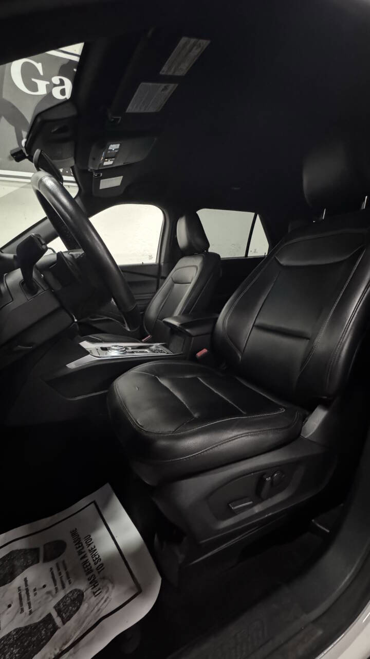 Used 2020 Ford Explorer XLT w/ Equipment Group 202A image 9