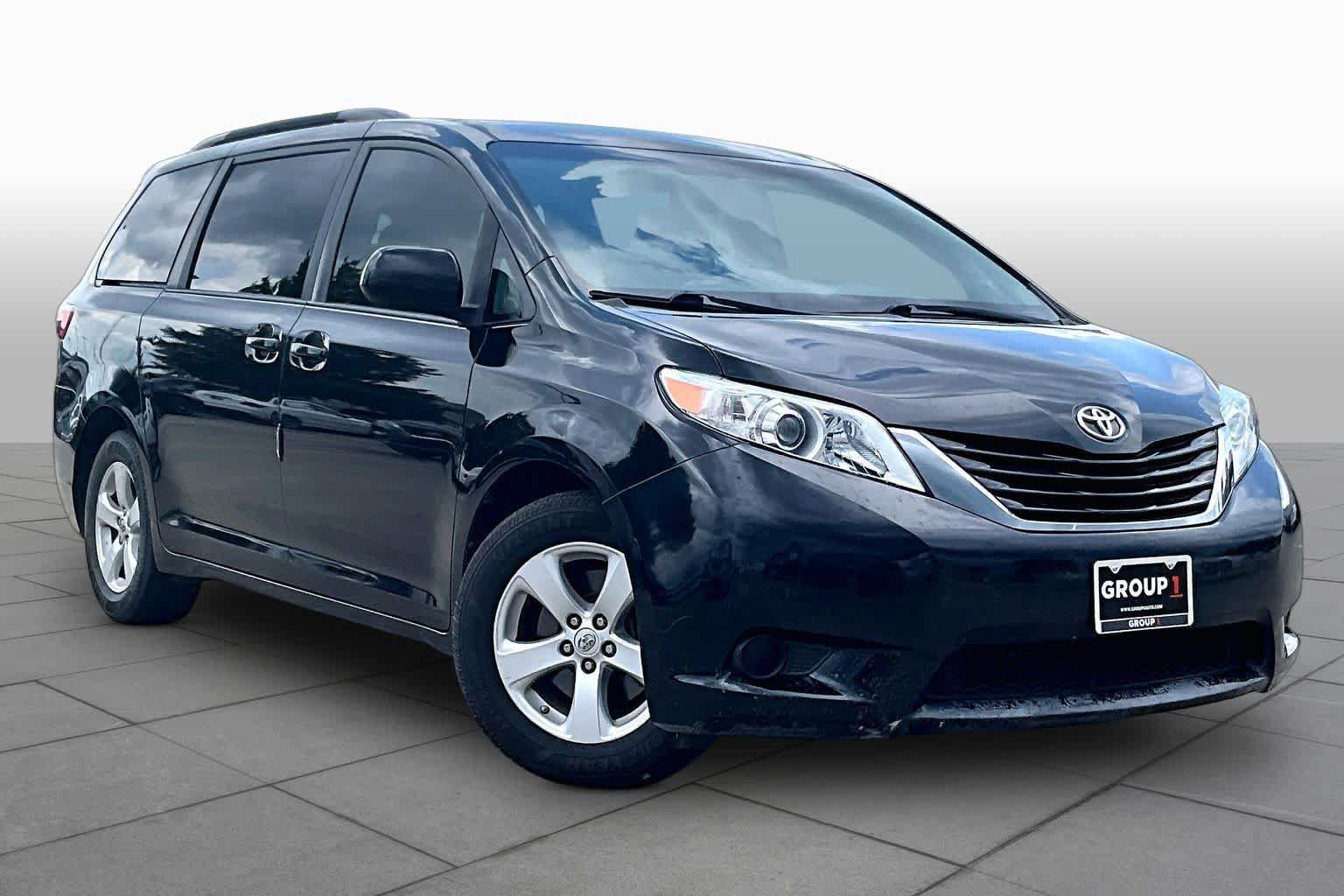 Used 2015 Toyota Sienna LE FWD image 3