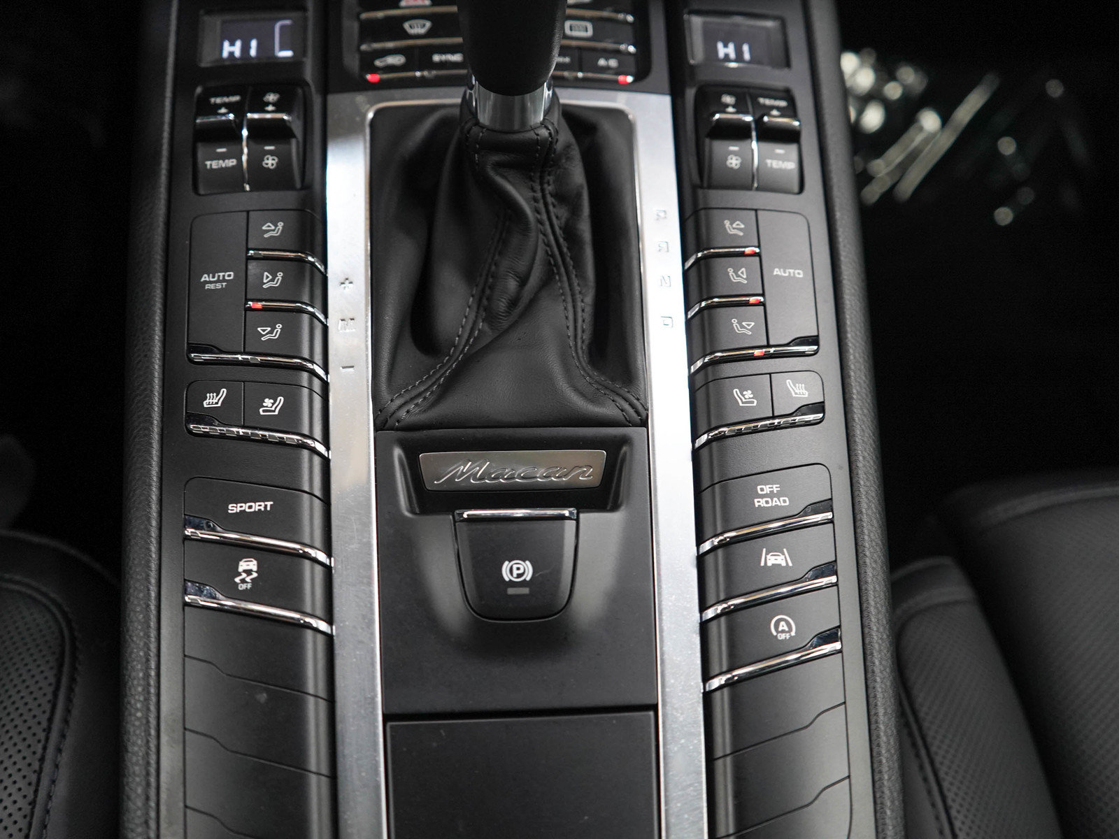 Used 2018 Porsche Macan AWD/4WD image 25