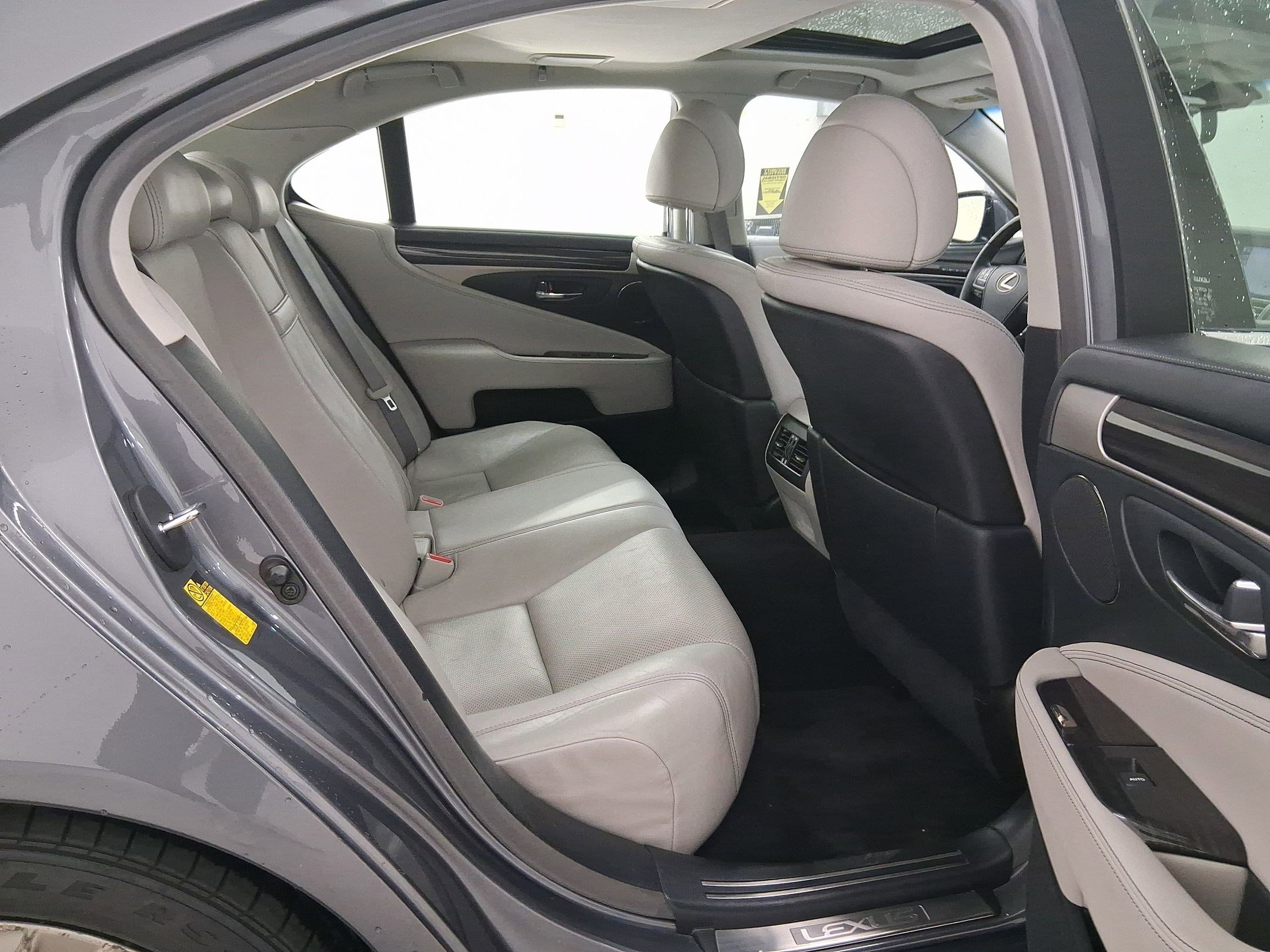 Used 2014 Lexus LS 460 image 35