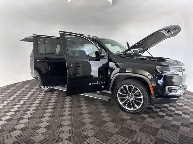 Used 2022 Jeep Wagoneer Series III w/ Premium Group I image 15