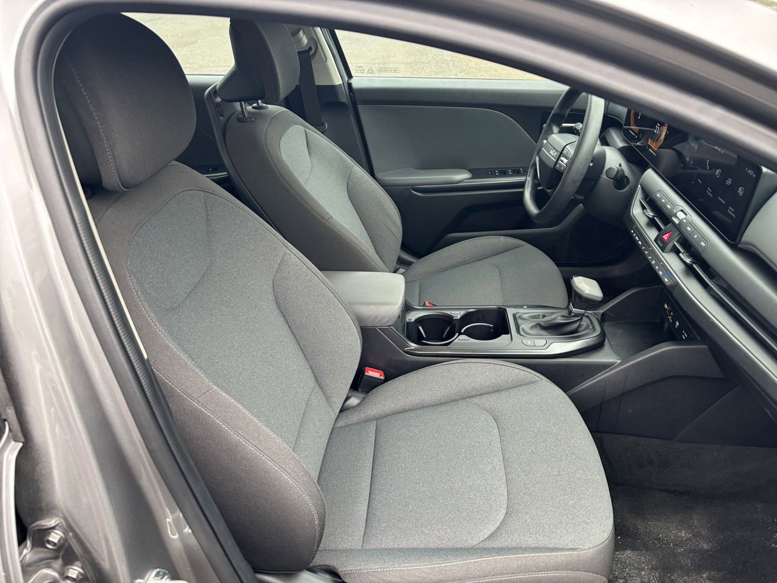 Used 2025 Kia K4 FWD image 31