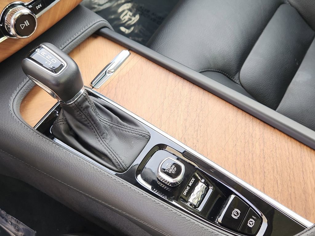 Used 2021 Volvo XC90 T6 Momentum w/ Climate Package image 10