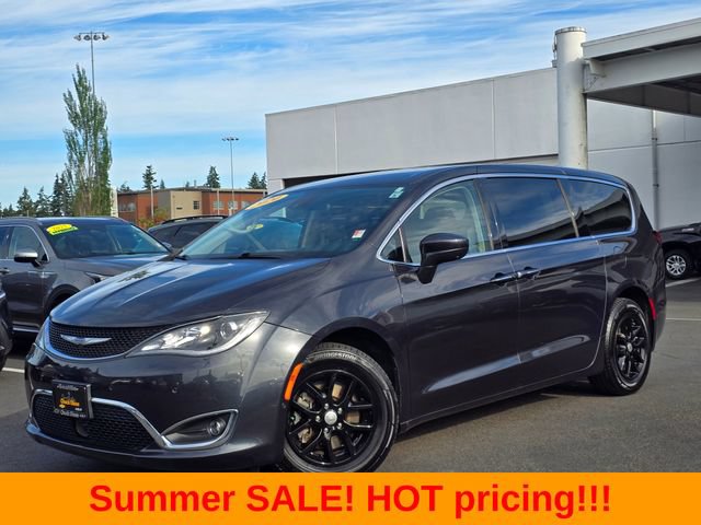 Used 2020 Chrysler Pacifica Touring w/ Advanced Safetytec Group