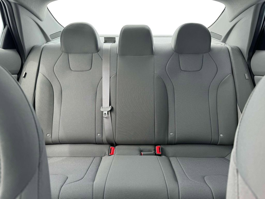 New 2025 Hyundai Elantra SE image 16