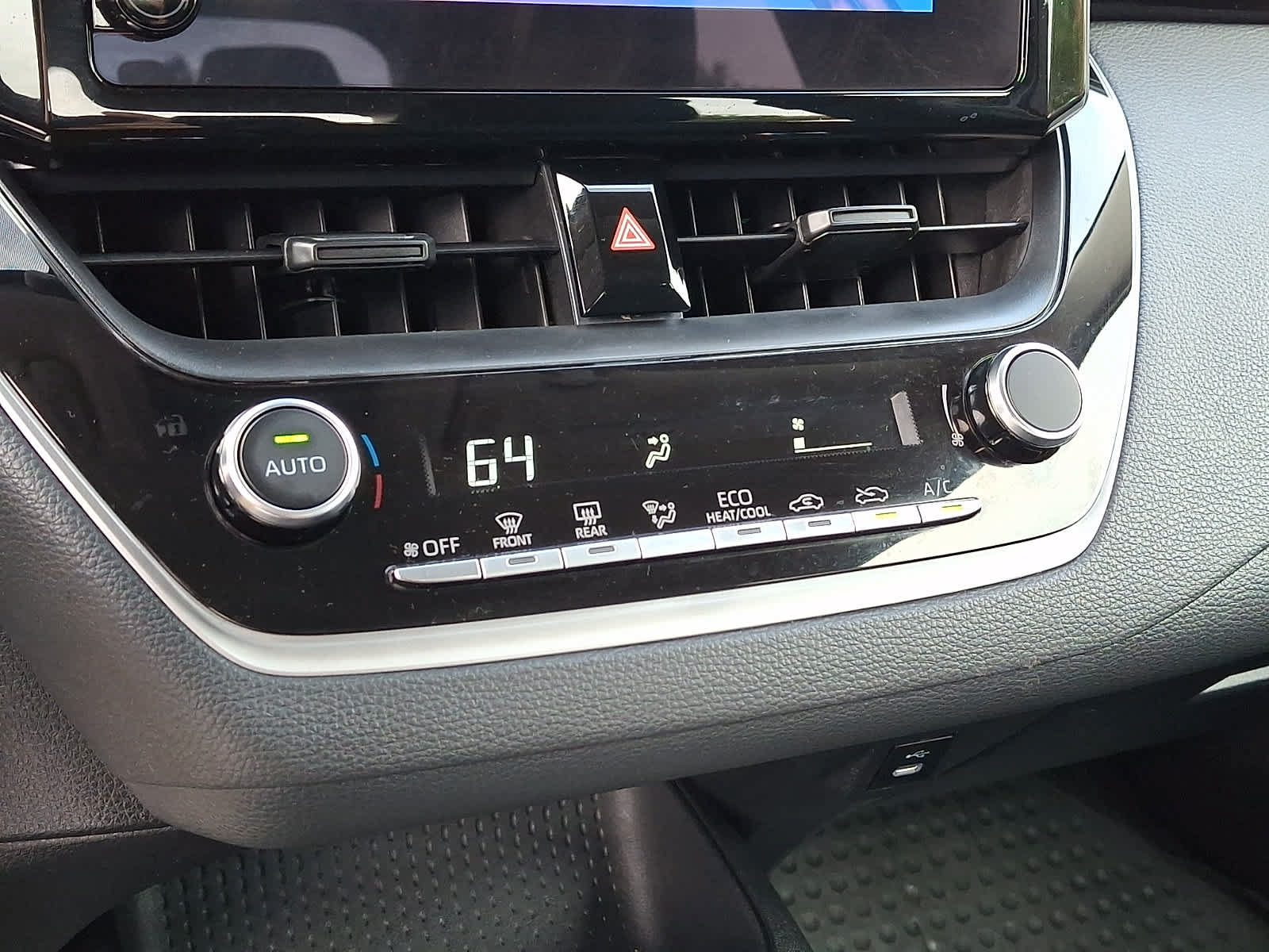 Used 2024 Toyota Corolla LE FWD image 18