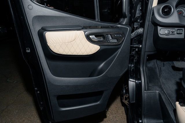 Used 2021 Mercedes-Benz Sprinter 3500 image 38