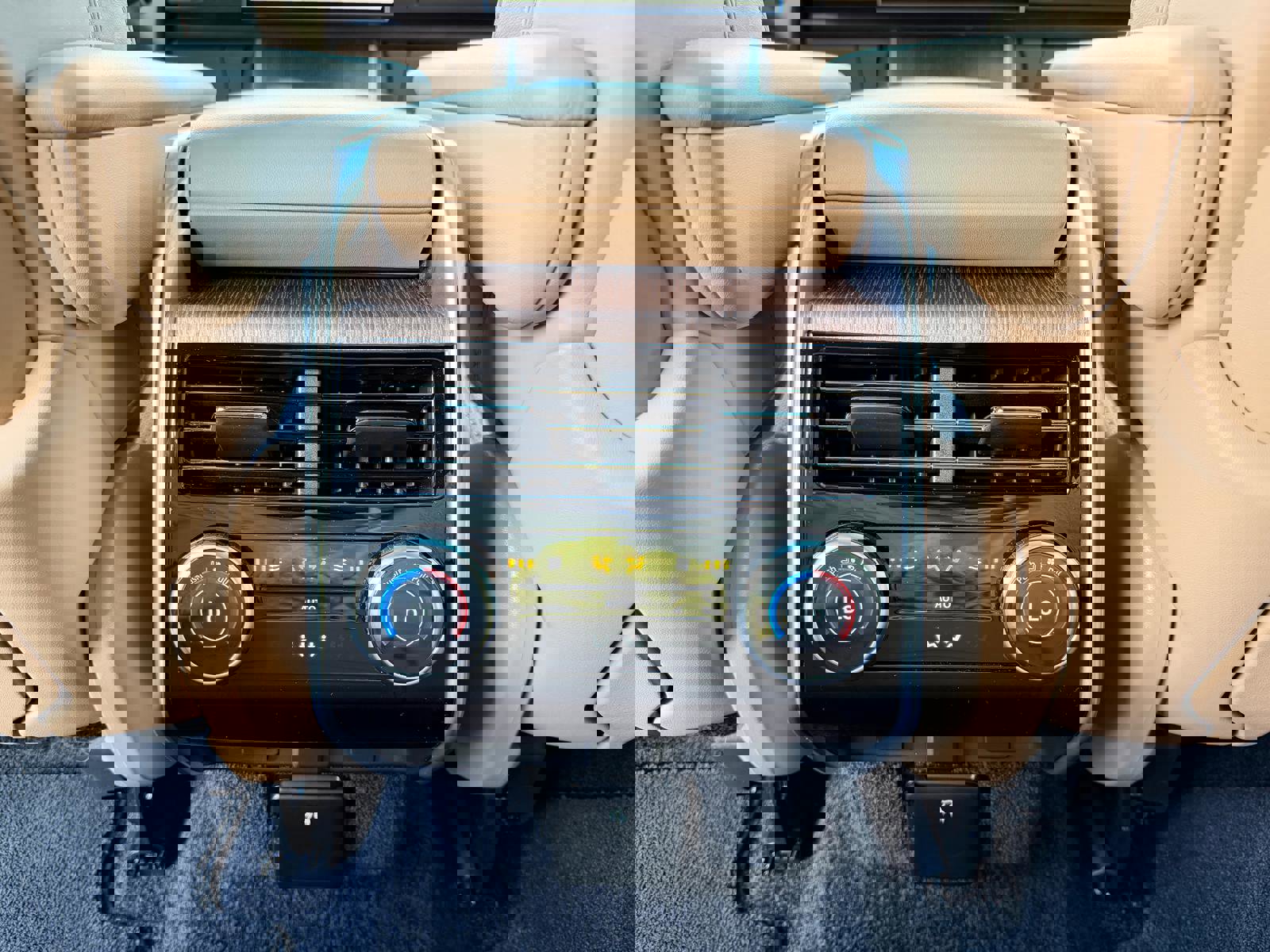 Used 2024 Land Rover Range Rover Long Wheelbase Autobiography image 54