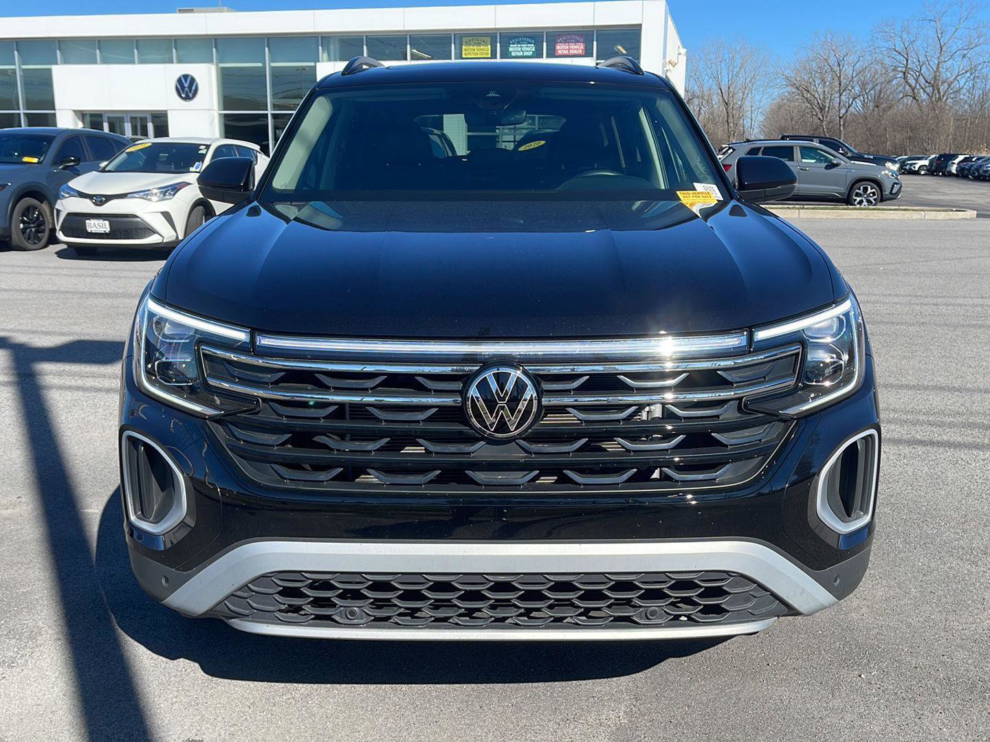 Used 2025 Volkswagen Atlas Peak Edition SE image 2