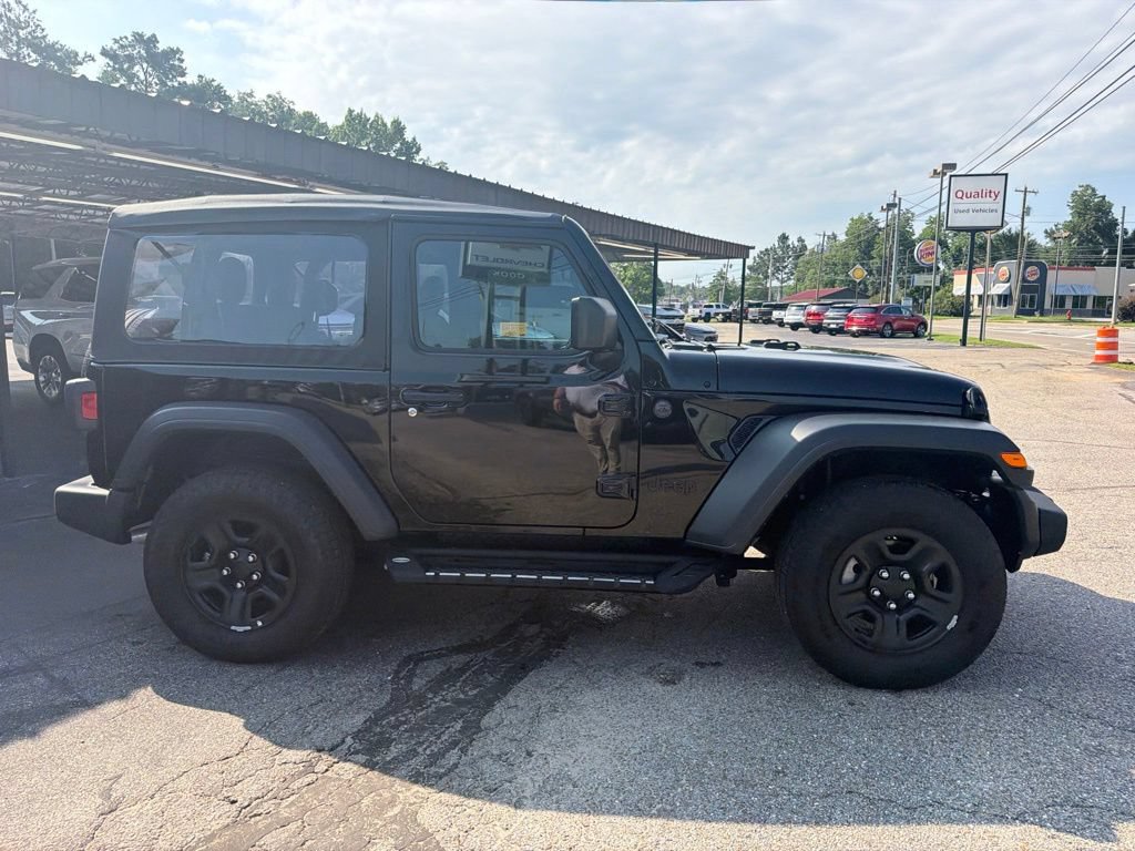 Used 2025 Jeep Wrangler Sport AWD/4WD image 5