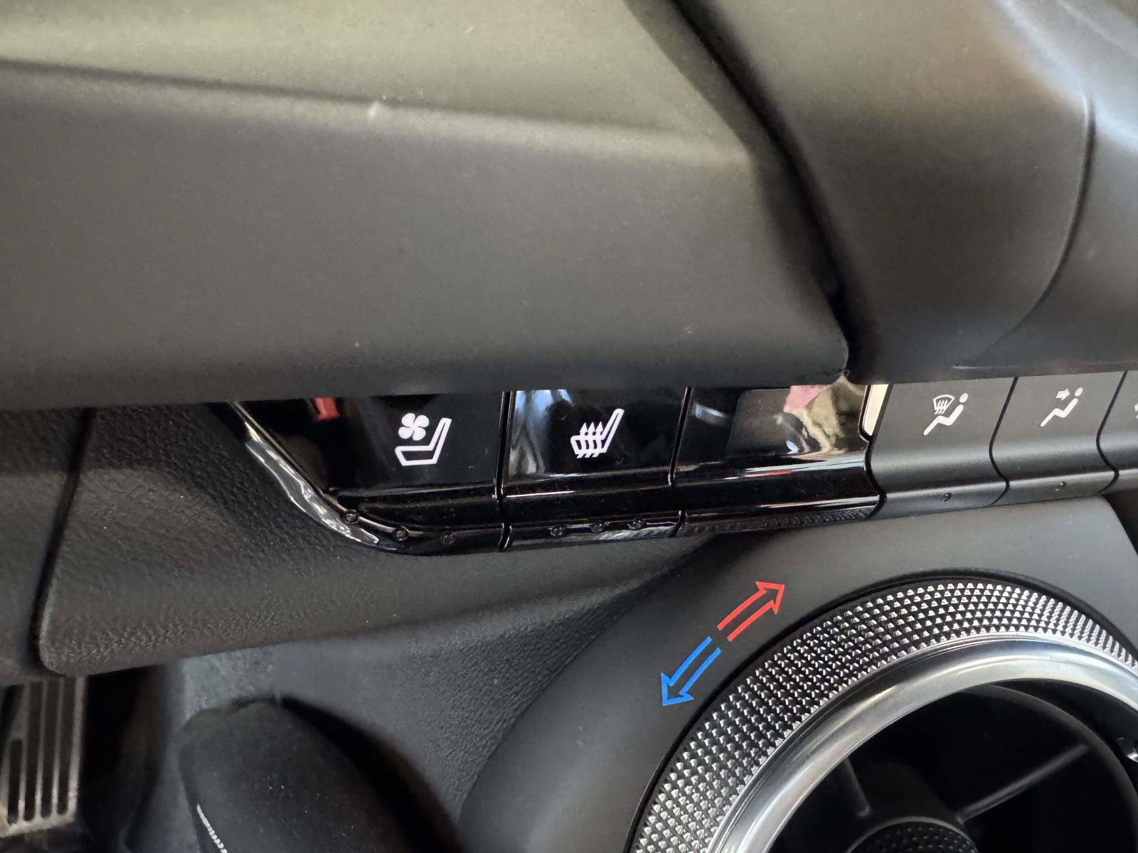 Used 2024 Chevrolet Camaro LT RWD image 29