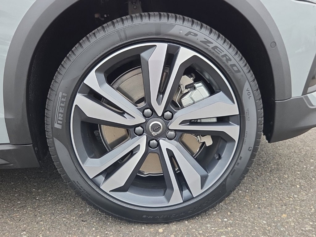 New 2026 Volvo V60 B5 Cross Country Plus w/ Protection Package Premier image 10