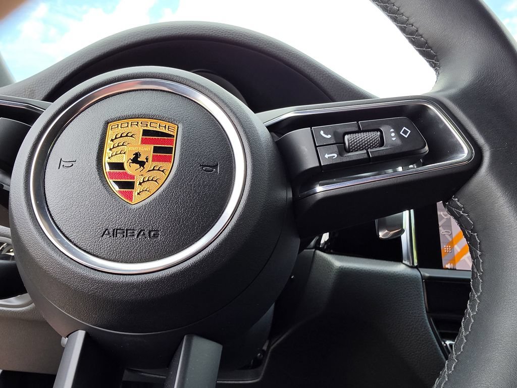 Used 2026 Porsche Macan AWD/4WD image 27