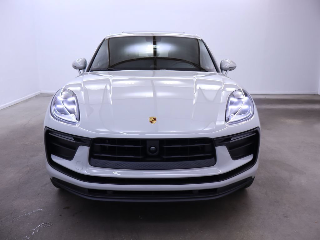 Certified 2025 Porsche Macan AWD/4WD image 10