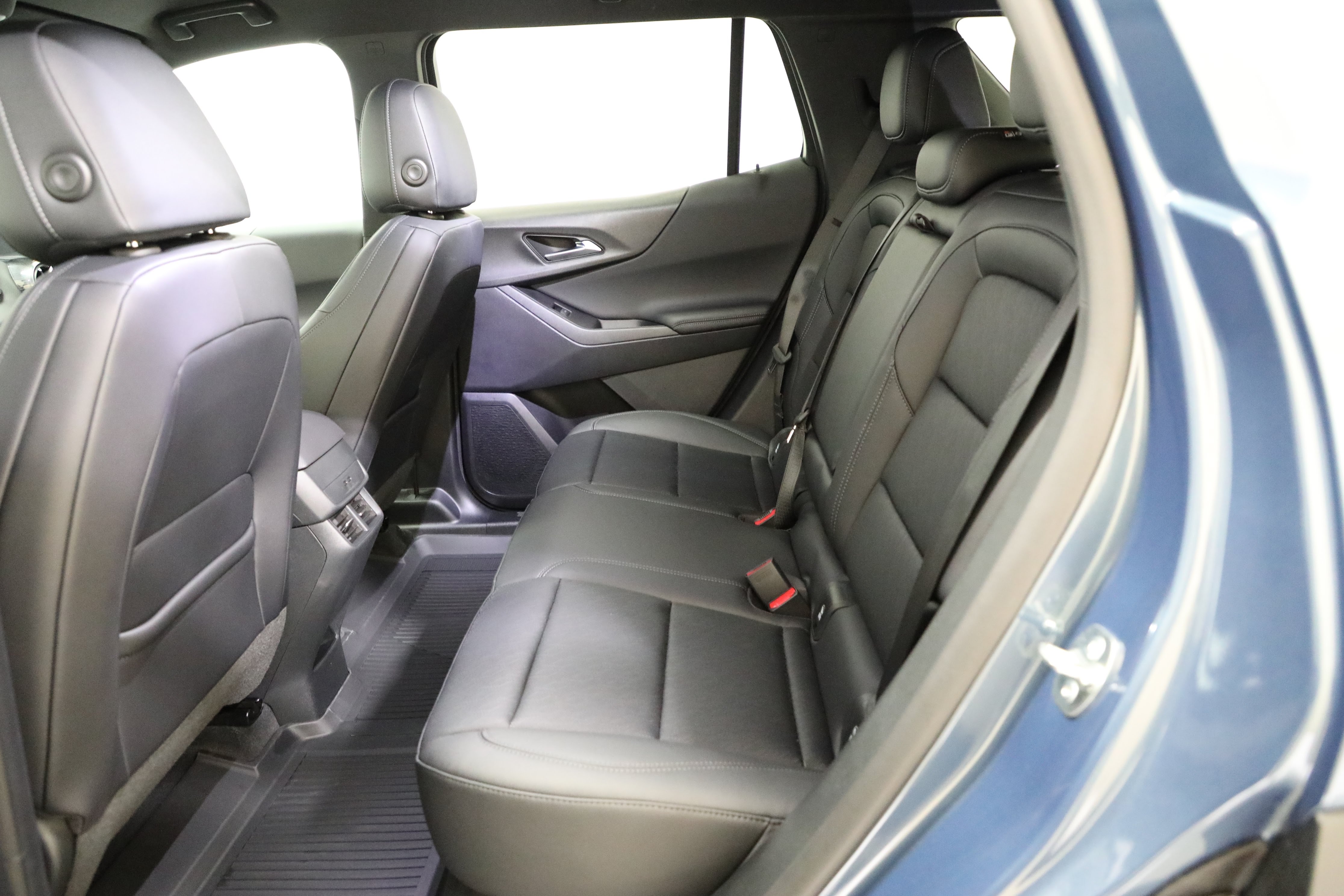 New 2027 Chevrolet Equinox LT w/ Convenience Package II AWD/4WD image 9