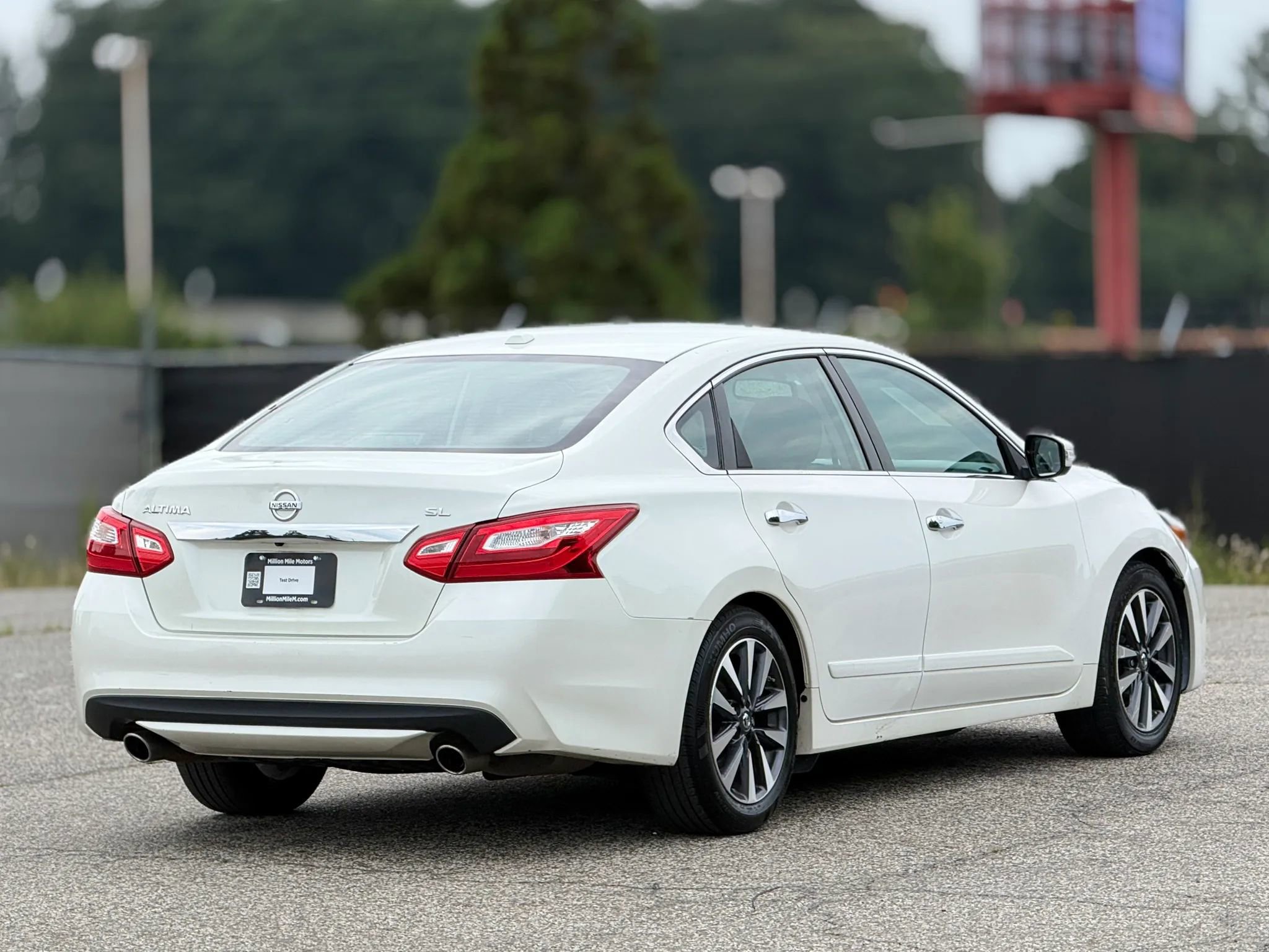 Used 2016 Nissan Altima 2.5 SL w/ 2.5 Technology w/LED Package FWD image 9