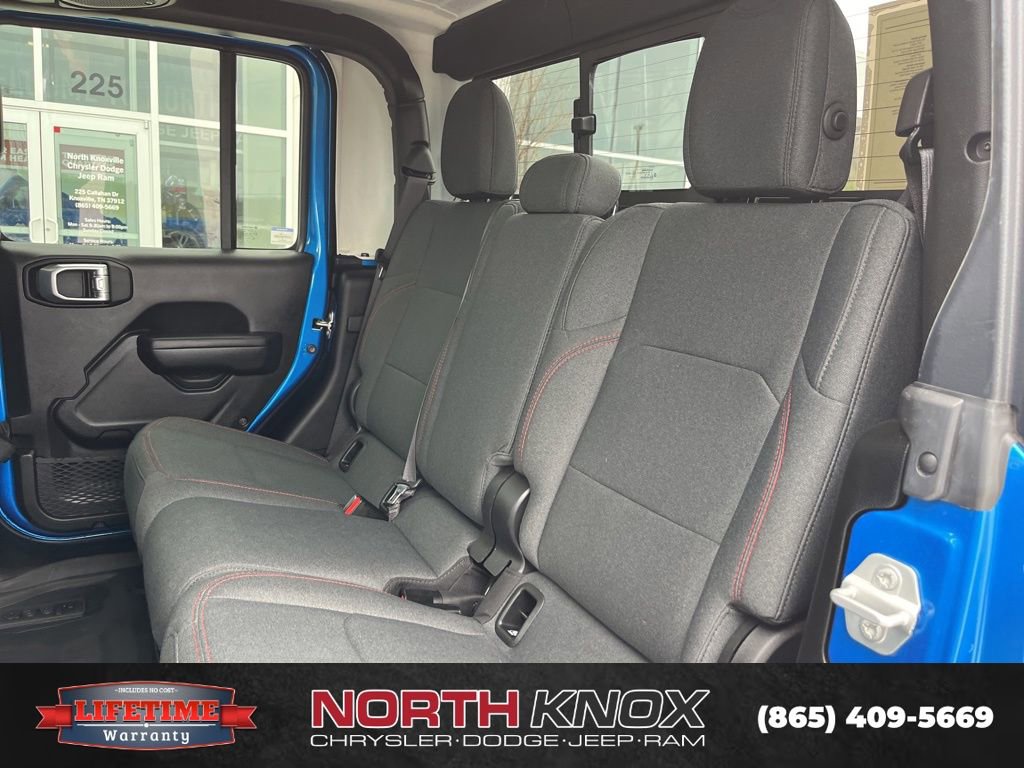 Used 2024 Jeep Gladiator Rubicon w/ Technology Group image 13