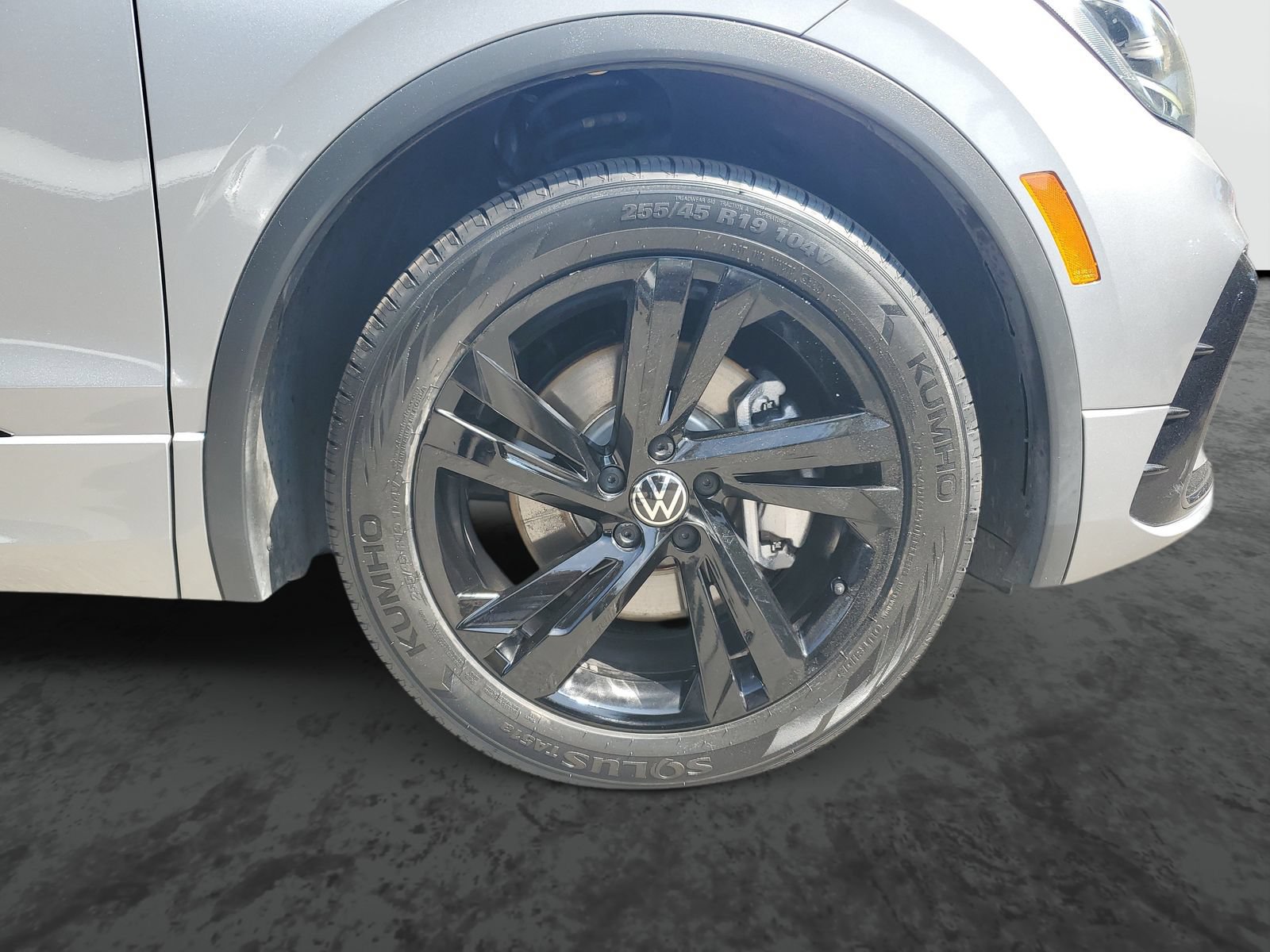Used 2023 Volkswagen Tiguan SE R-Line FWD image 6