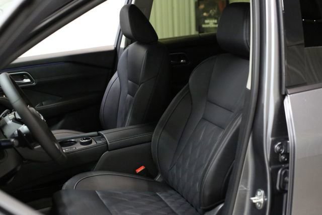 New 2026 Nissan Rogue Platinum image 9