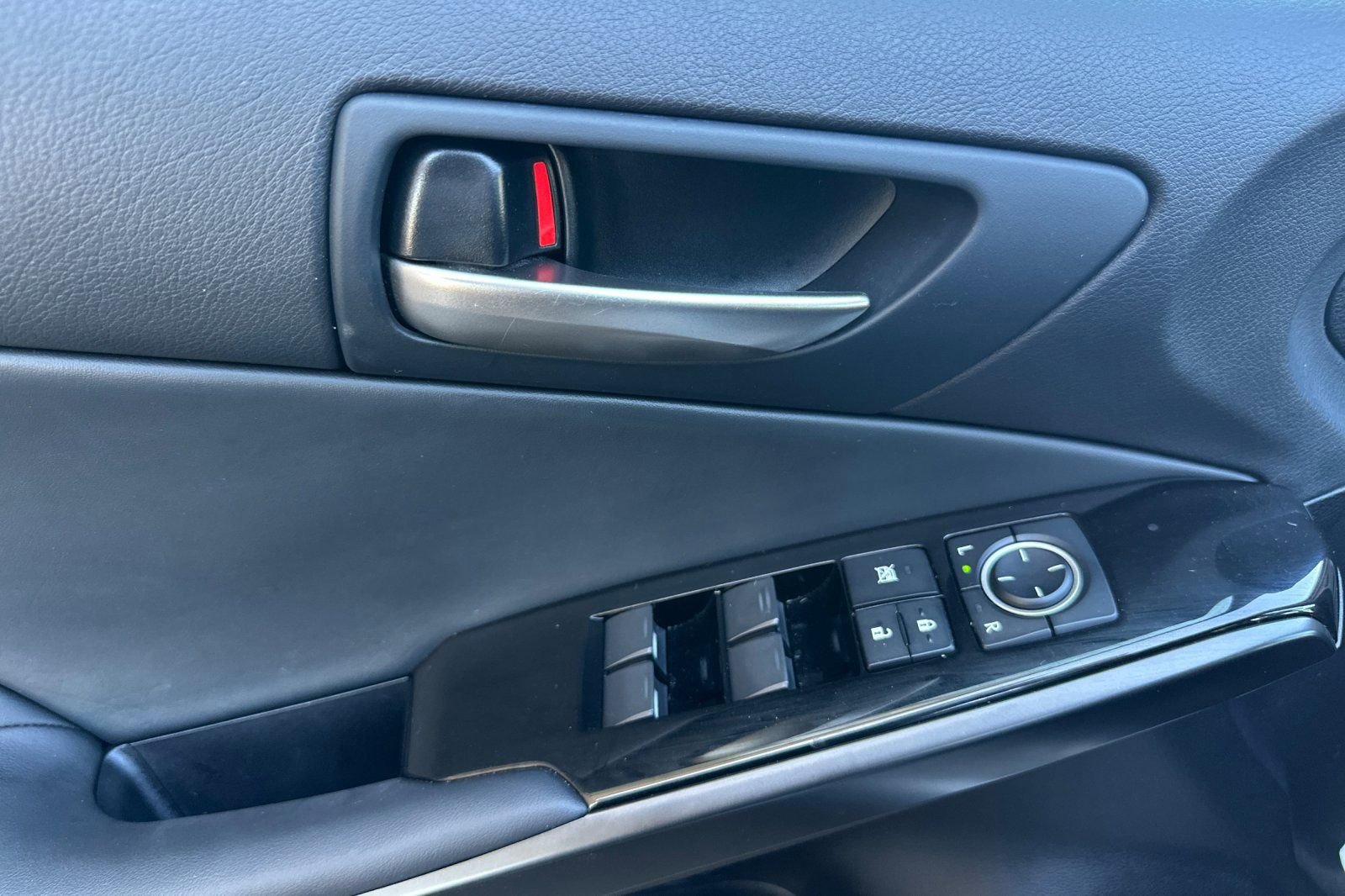 Certified 2025 Lexus IS 350 F Sport image 12