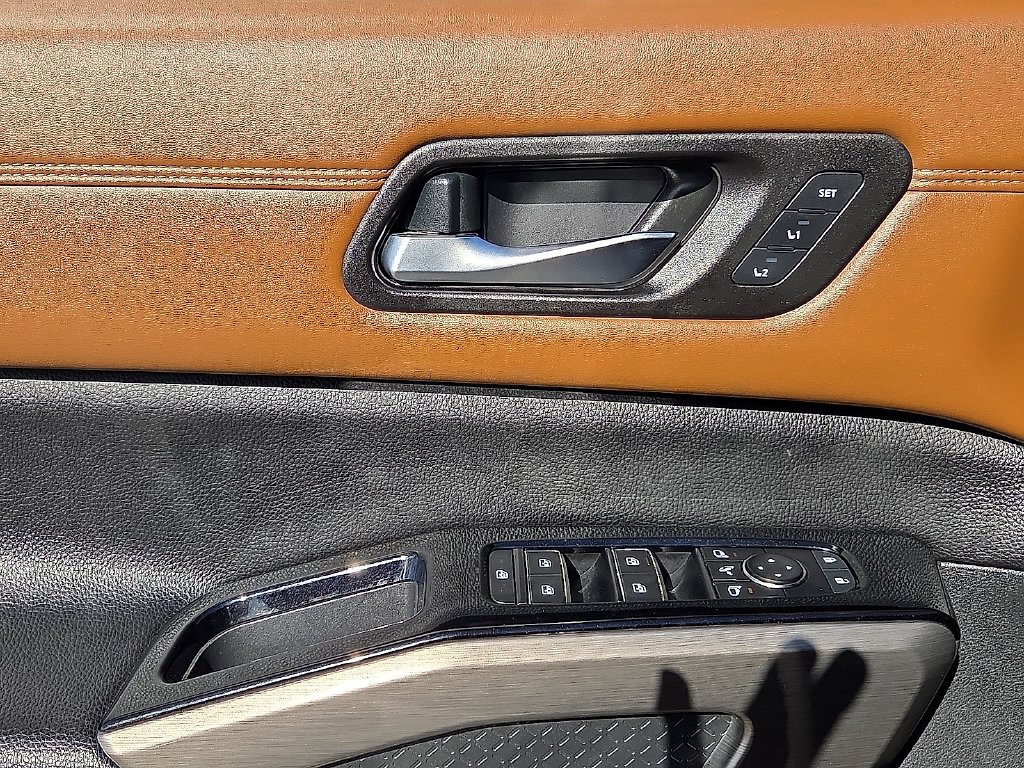 Used 2023 Nissan Pathfinder Platinum AWD/4WD image 16