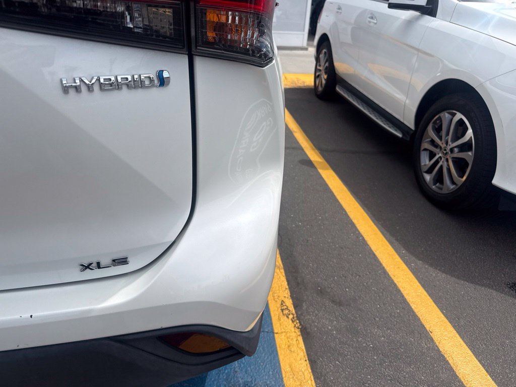Used 2020 Toyota Highlander XLE AWD/4WD image 5