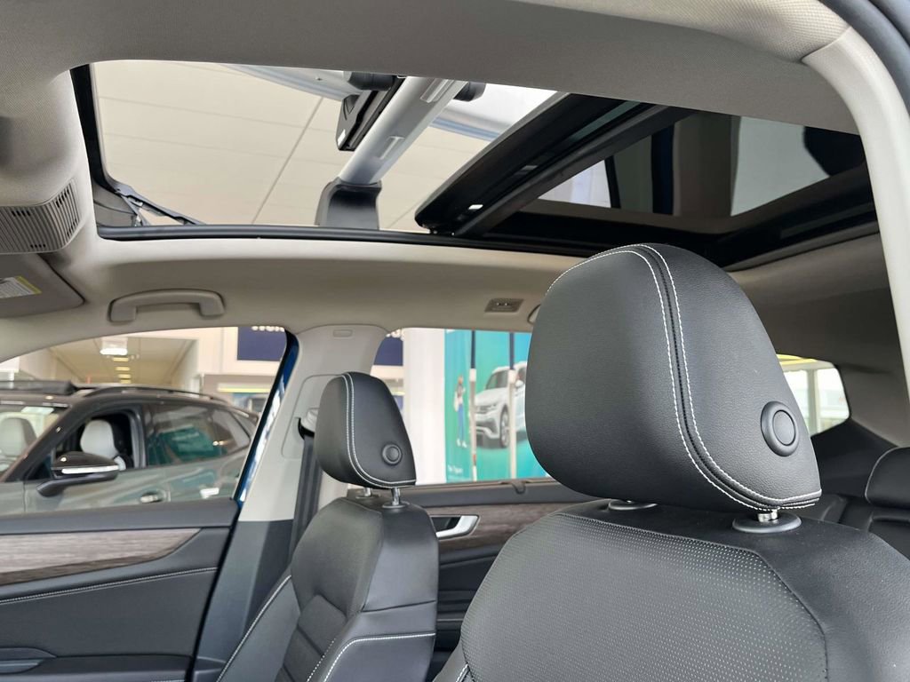 New 2025 Volkswagen Atlas SEL image 18