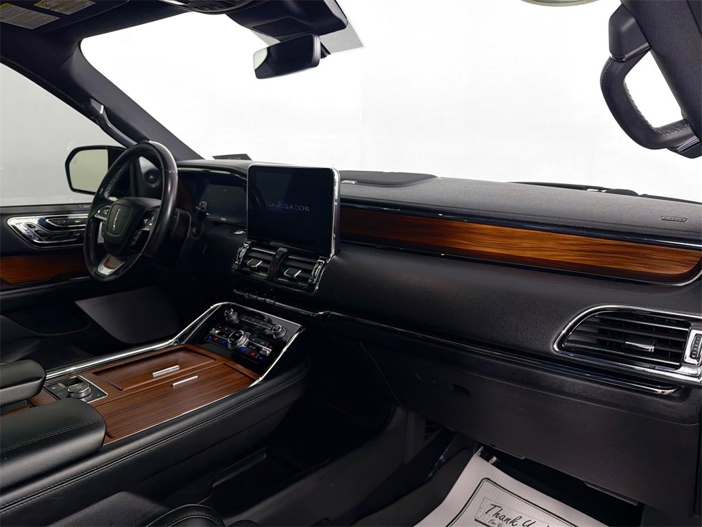 Used 2019 Lincoln Navigator L Reserve image 28