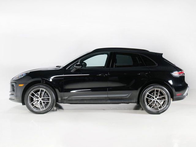 Used 2025 Porsche Macan image 2